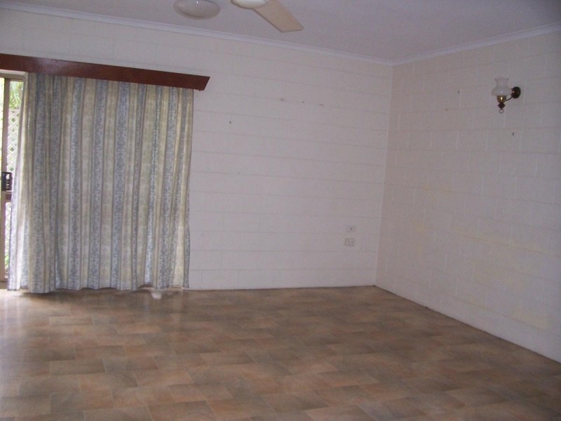 2/25 Old Smithfield Road, Freshwater QLD 4870