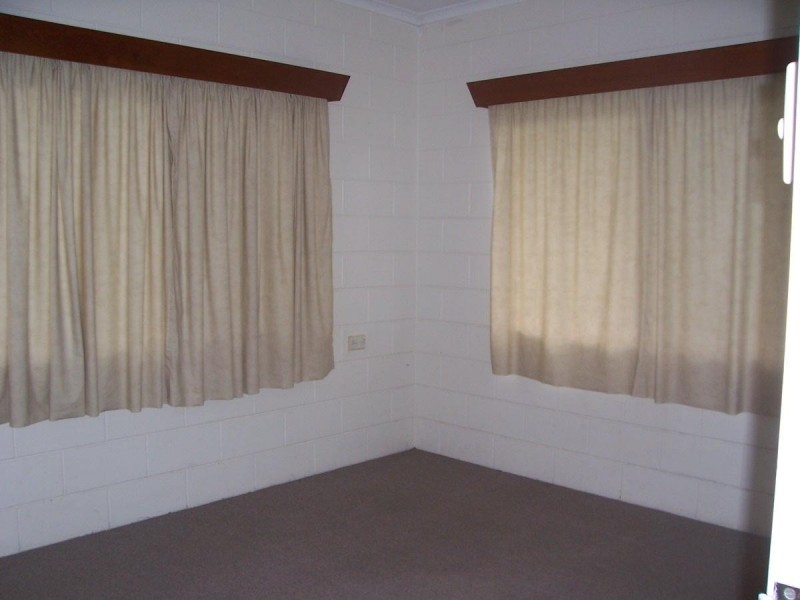 2/25 Old Smithfield Road, Freshwater QLD 4870