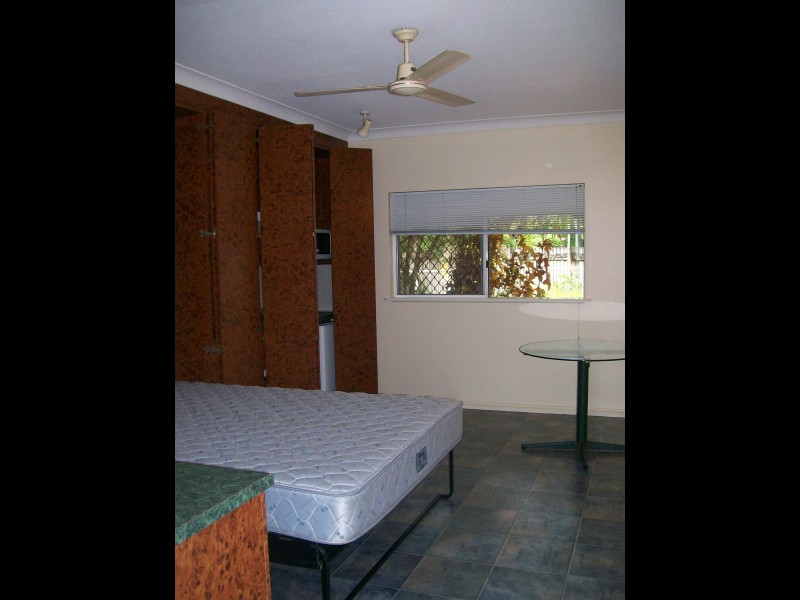 18/4 Chester Court, Manunda QLD 4870