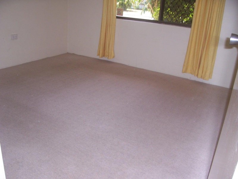 39 Lavender Street, Mooroobool QLD 4870