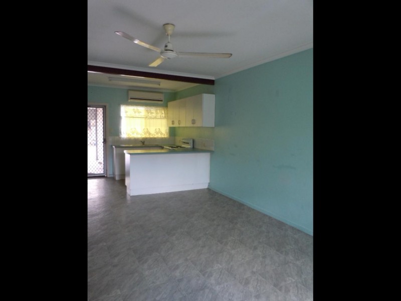 8/21 Sandown Close, Woree QLD 4868
