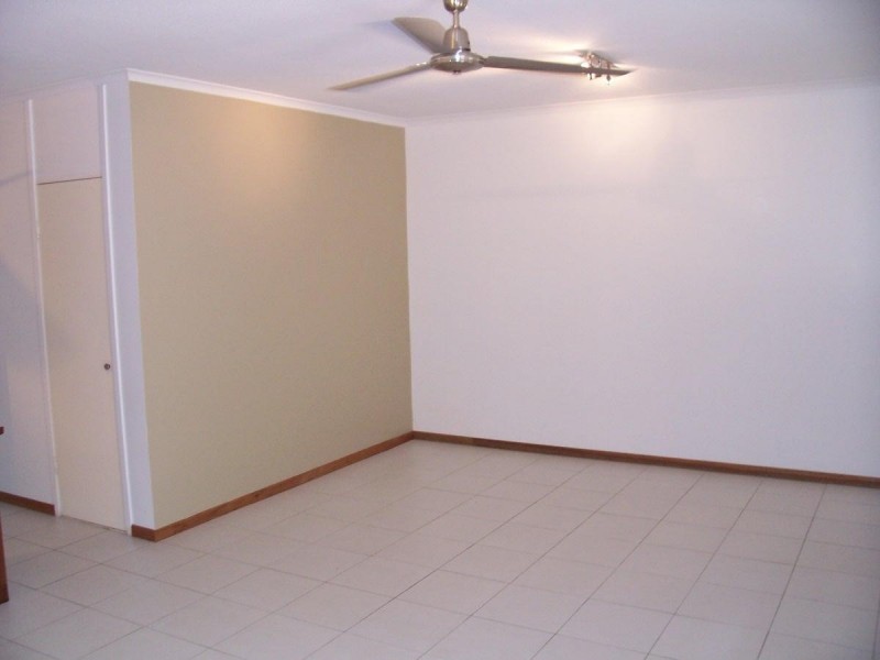 2/13 Springfield Crescent, Manoora QLD 4870