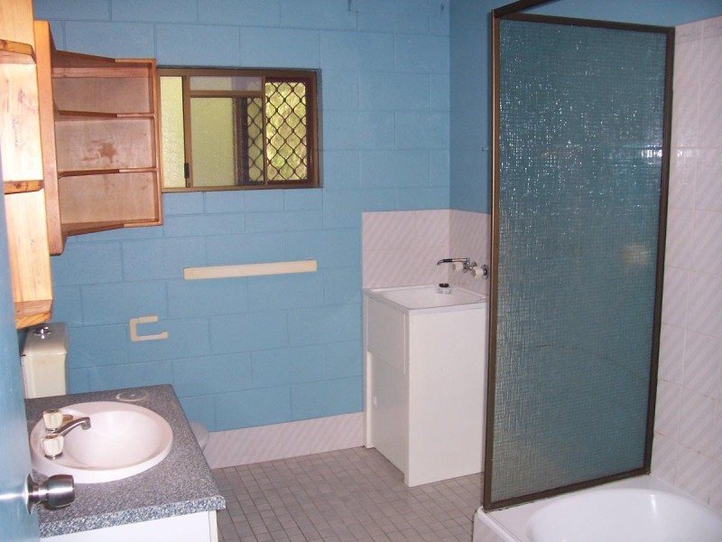 1/2-3 Hollett Close, Manunda QLD 4870