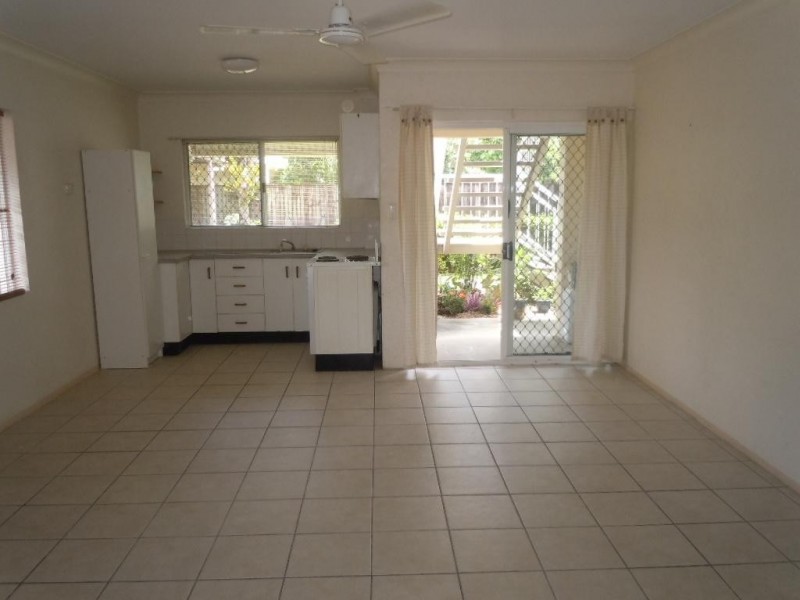 4/180 Pease Street, Manunda QLD 4870