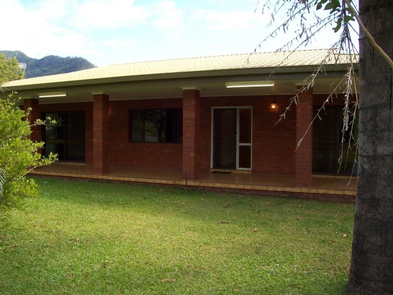 9 Pennine Close, Smithfield QLD 4878