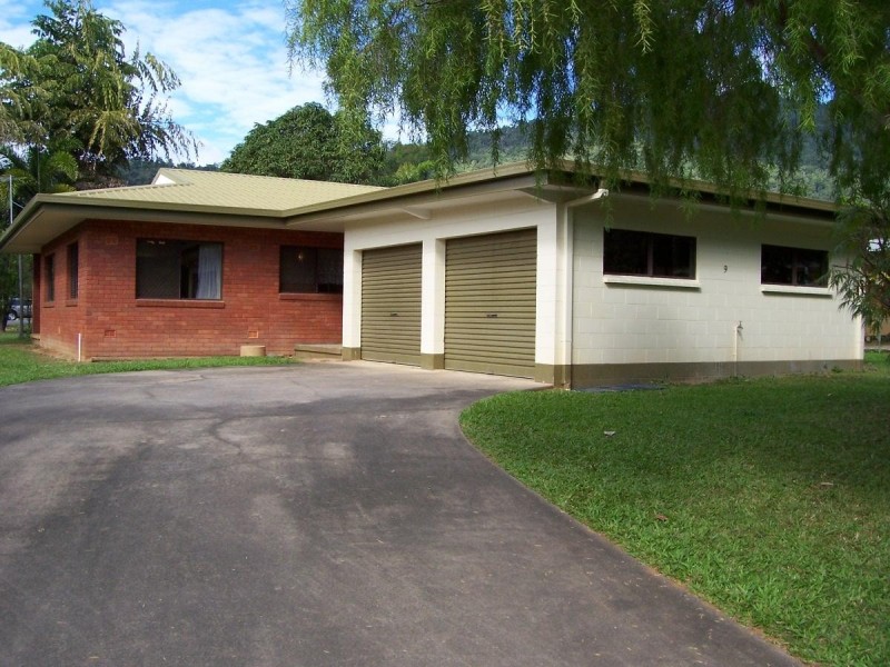 9 Pennine Close, Smithfield QLD 4878