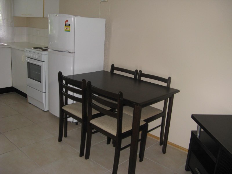 4/239 Lyons Street, Westcourt QLD 4870