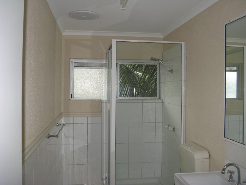 4/239 Lyons Street, Westcourt QLD 4870