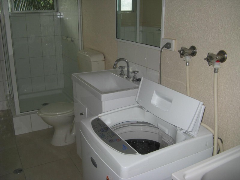 4/239 Lyons Street, Westcourt QLD 4870