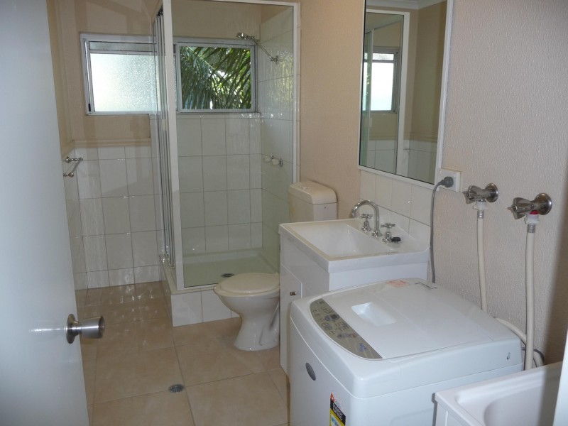 4/239 Lyons Street, Westcourt QLD 4870