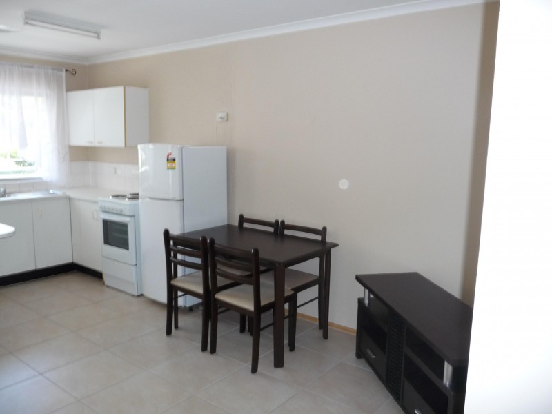 4/239 Lyons Street, Westcourt QLD 4870