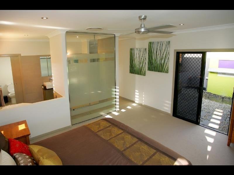 1 Springbrook Avenue, Redlynch QLD 4870