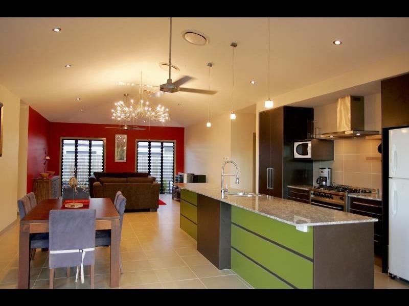 1 Springbrook Avenue, Redlynch QLD 4870