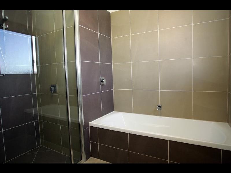 1 Springbrook Avenue, Redlynch QLD 4870