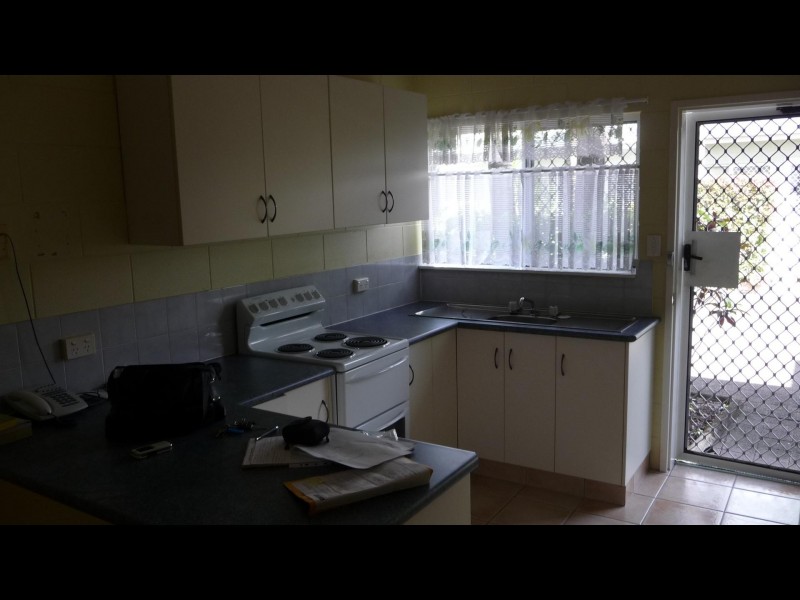 3/74 Swallow Street, Mooroobool QLD 4870