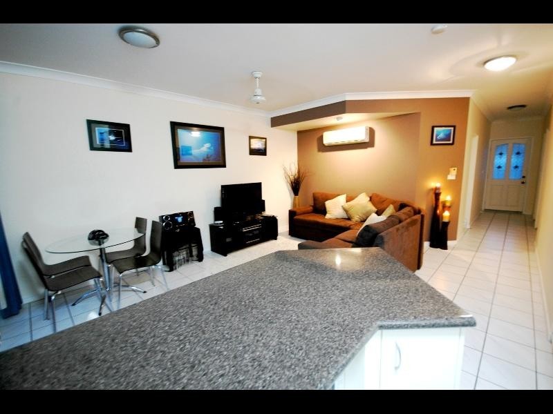2/10 Grantala Street, Manoora QLD 4870