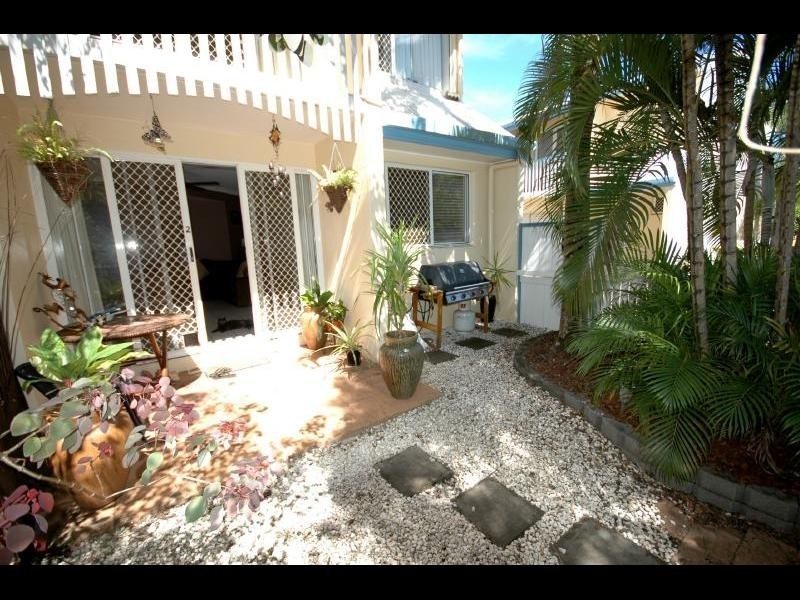 2/10 Grantala Street, Manoora QLD 4870