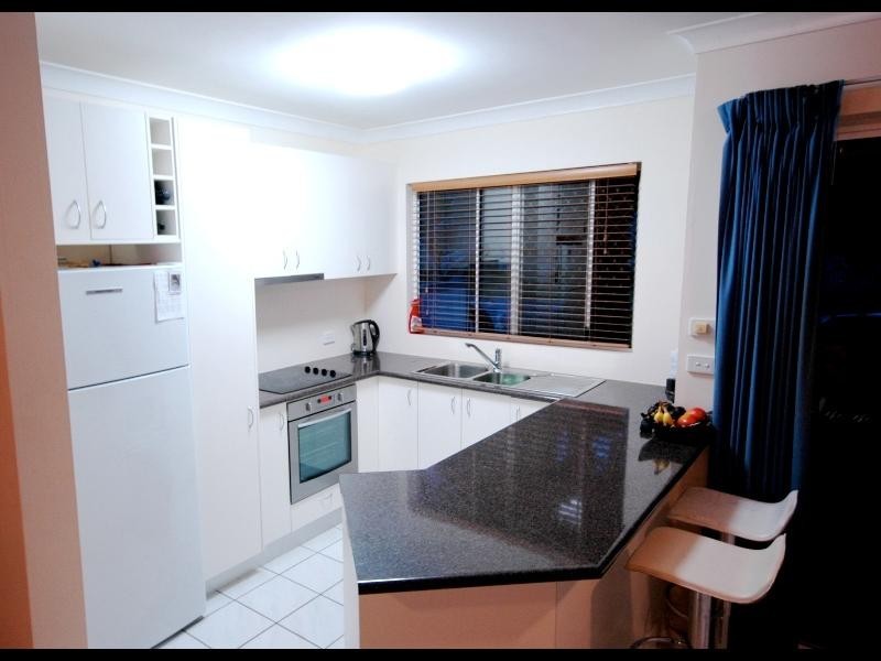 2/10 Grantala Street, Manoora QLD 4870