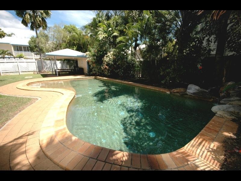 2/10 Grantala Street, Manoora QLD 4870