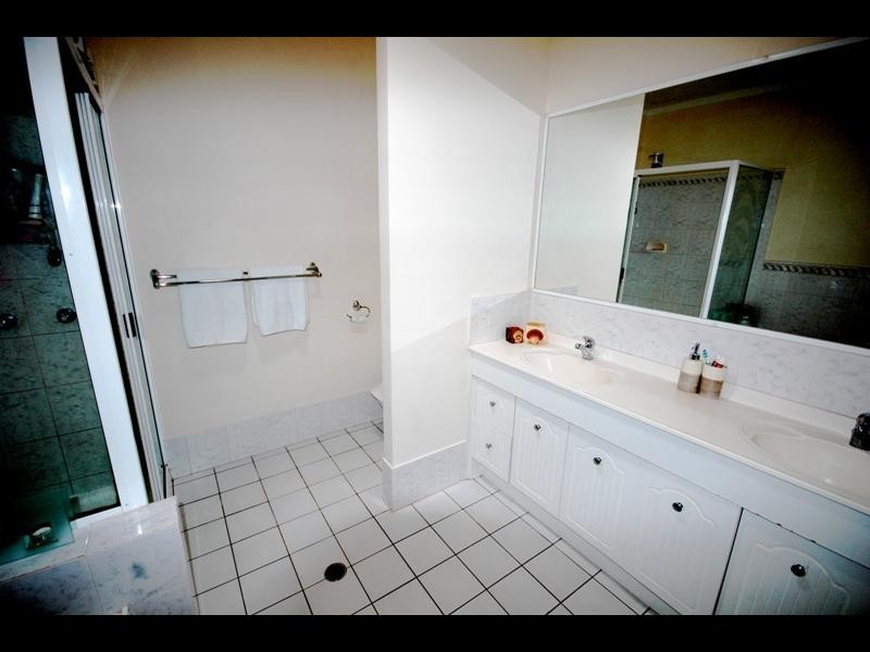 2/10 Grantala Street, Manoora QLD 4870