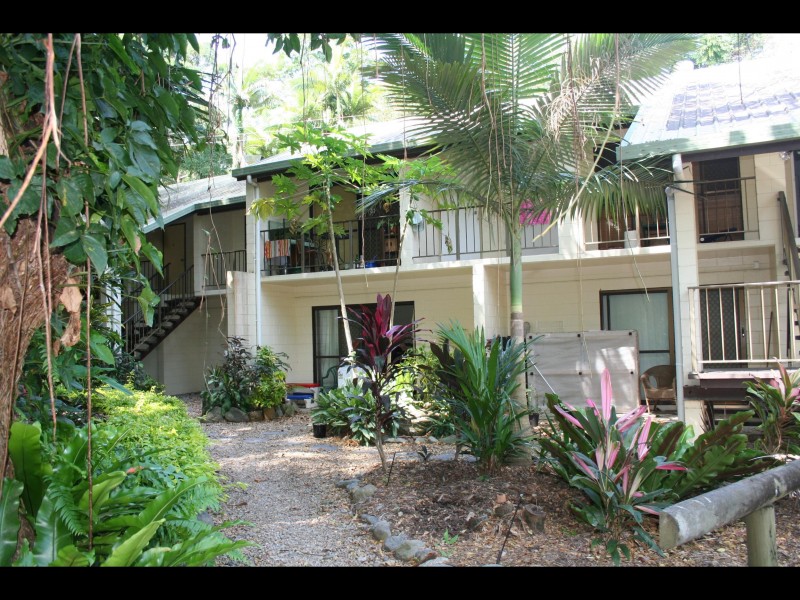 11/4 McPherson Close, Edge Hill QLD 4870