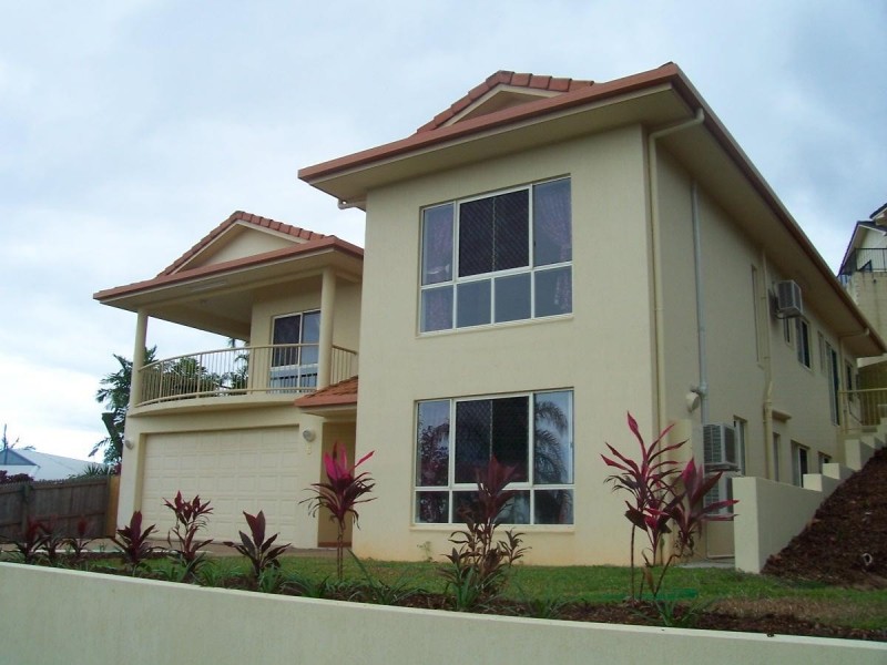 5 Woodmont Place, Mooroobool QLD 4870
