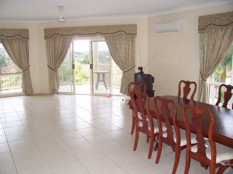 5 Woodmont Place, Mooroobool QLD 4870