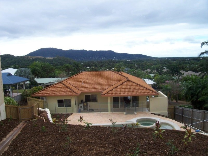5 Woodmont Place, Mooroobool QLD 4870
