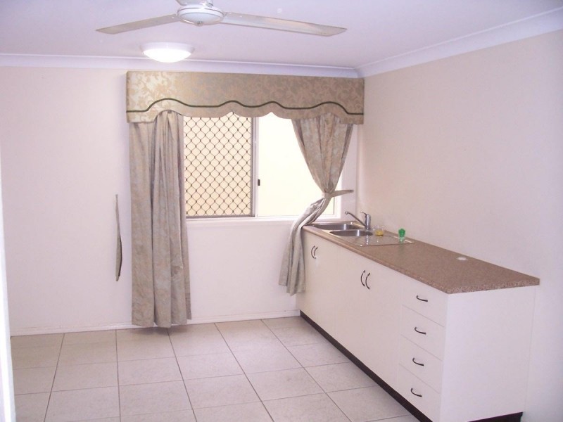 5 Woodmont Place, Mooroobool QLD 4870