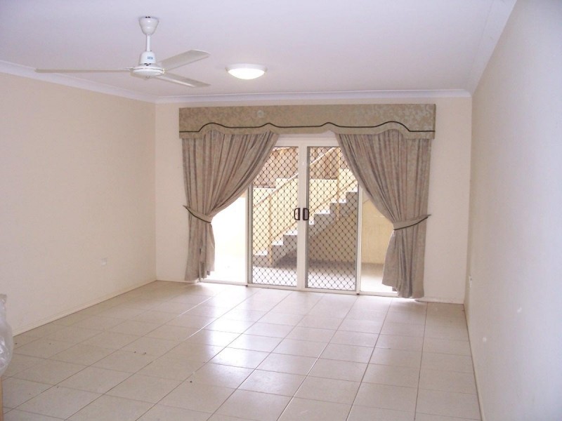5 Woodmont Place, Mooroobool QLD 4870