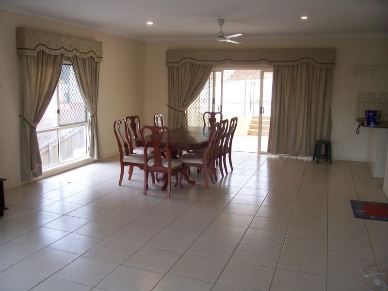 5 Woodmont Place, Mooroobool QLD 4870