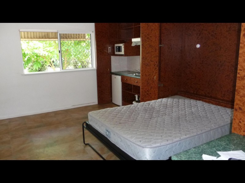 4/6 Chester Court, Manunda QLD 4870