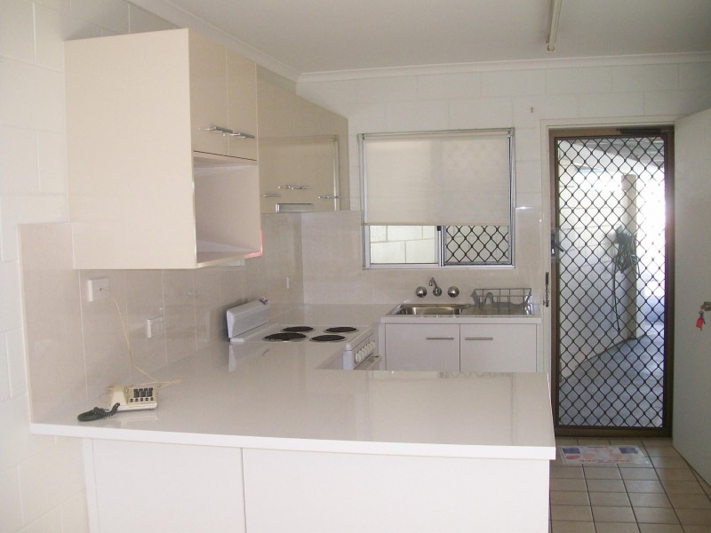 1/473 McCoombe Street, Mooroobool QLD 4870