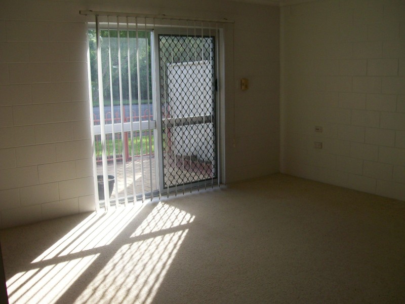 1/473 McCoombe Street, Mooroobool QLD 4870