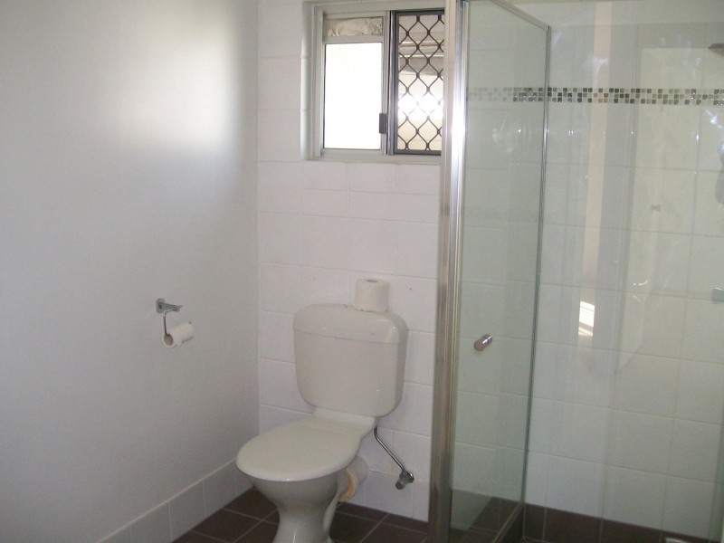 1/473 McCoombe Street, Mooroobool QLD 4870