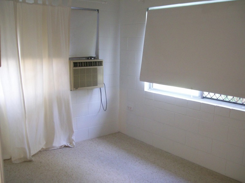 1/473 McCoombe Street, Mooroobool QLD 4870