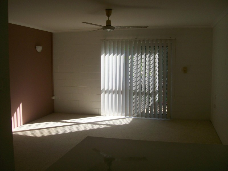 1/473 McCoombe Street, Mooroobool QLD 4870