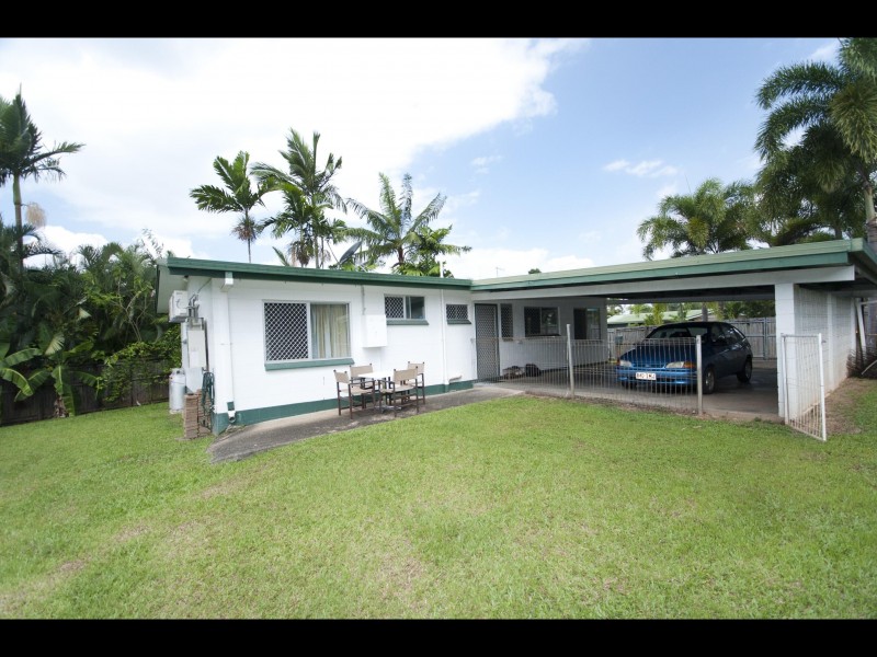 20 Serissa Street, Mooroobool QLD 4870