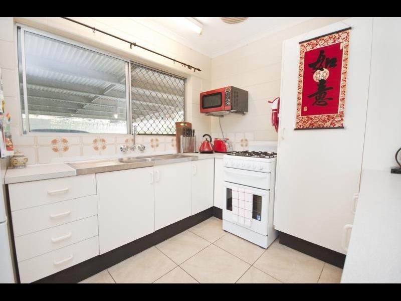 20 Serissa Street, Mooroobool QLD 4870