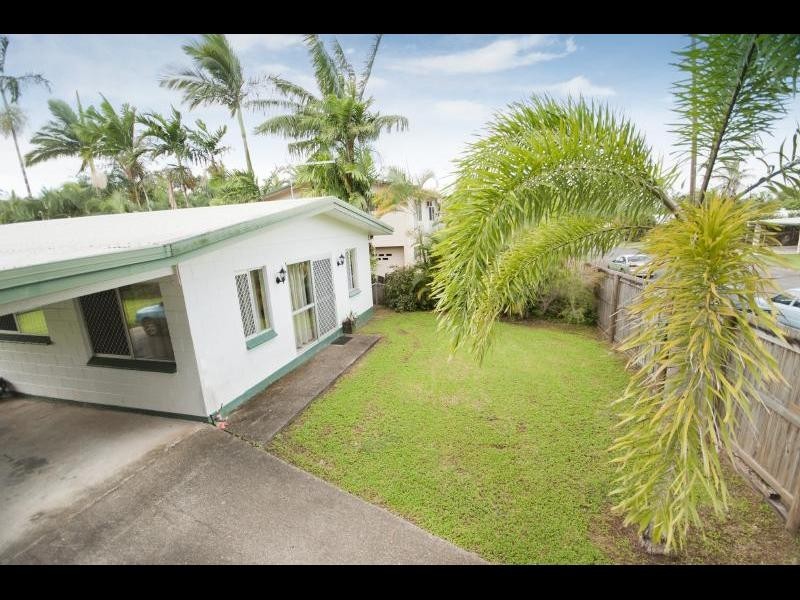 20 Serissa Street, Mooroobool QLD 4870