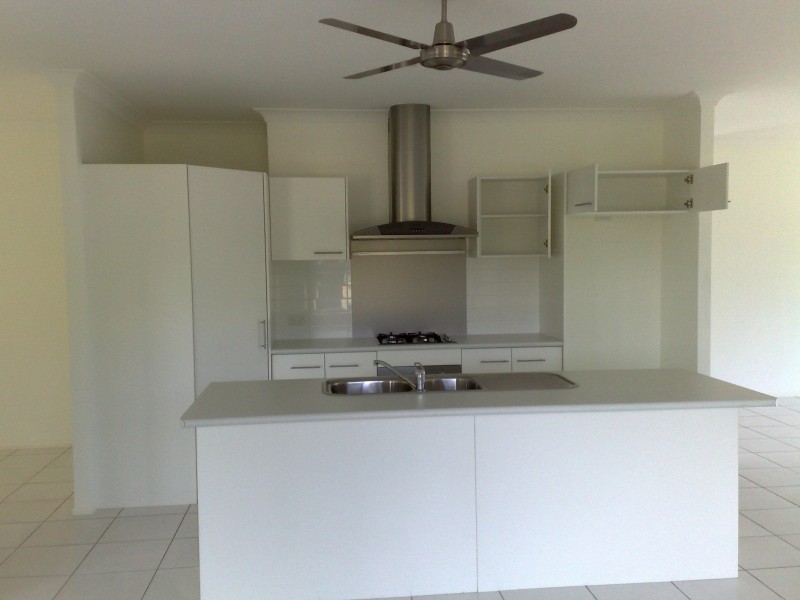 3 Angel Close, Kanimbla QLD 4870