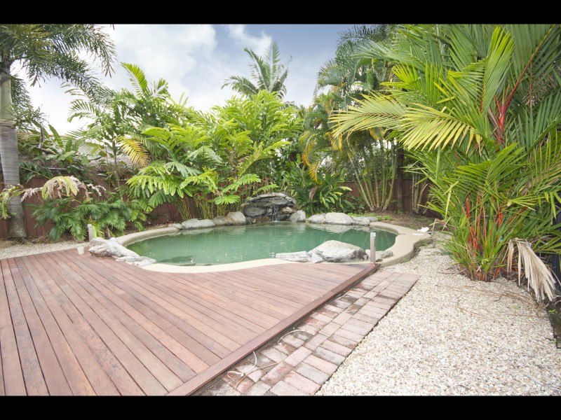 18 Pepperina Street, Mooroobool QLD 4870