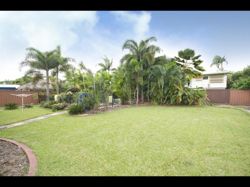 18 Pepperina Street, Mooroobool QLD 4870