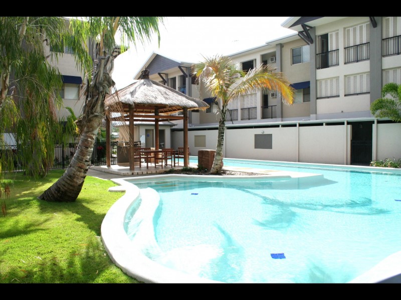 205/2-4 Centenary Close, Manoora QLD 4870