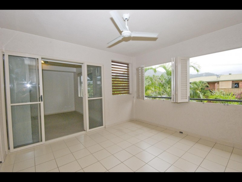 205/2-4 Centenary Close, Manoora QLD 4870