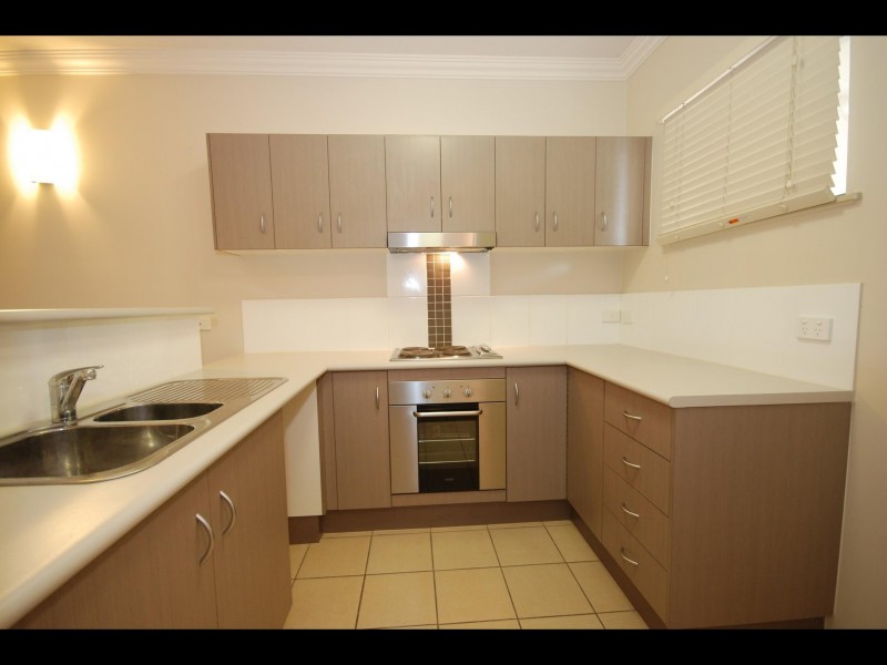 205/2-4 Centenary Close, Manoora QLD 4870