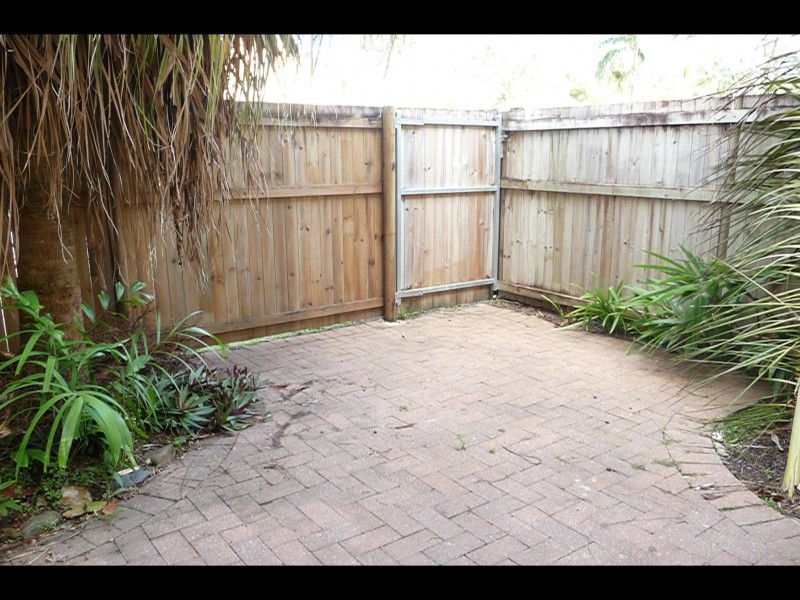 6/11 Pioneer Street, Manoora QLD 4870