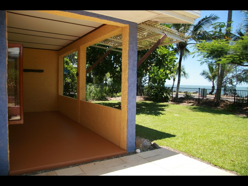 243 O’Shea Esplanade, Machans Beach QLD 4878