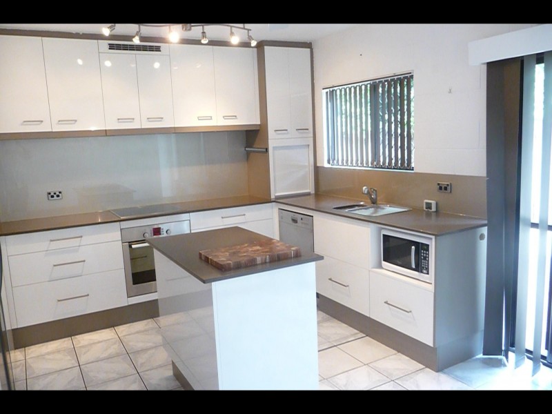 2/323 Mcleod Street, Cairns QLD 4870