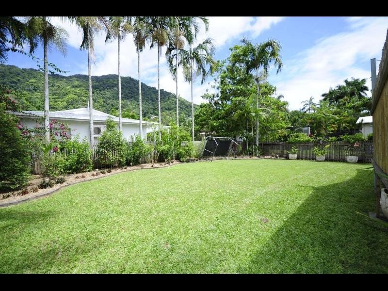 27 Strathmore Close, Mooroobool QLD 4870